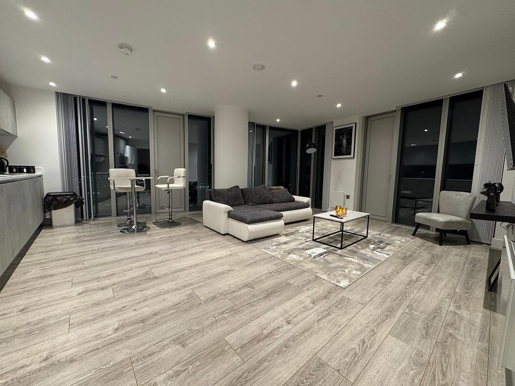 Luxury 2 Bed Penthouse With Stunning Views In Manchester City Centre — Photos 1